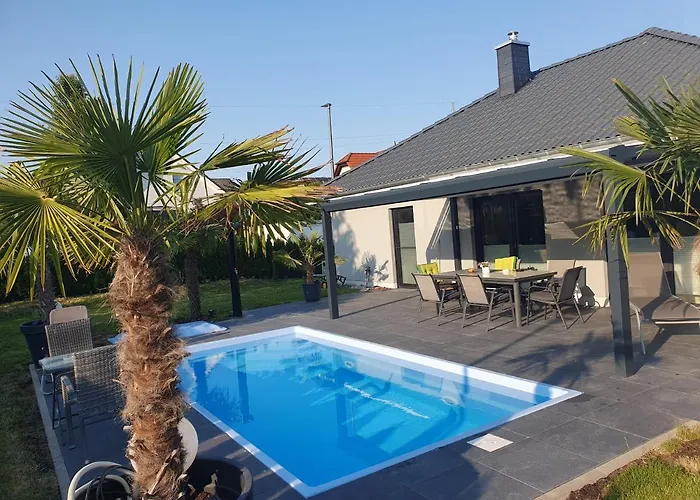 großzügige Unterkunft mit Terrasse