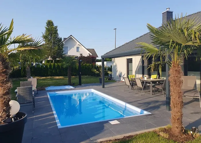 großzügige Unterkunft mit Terrasse